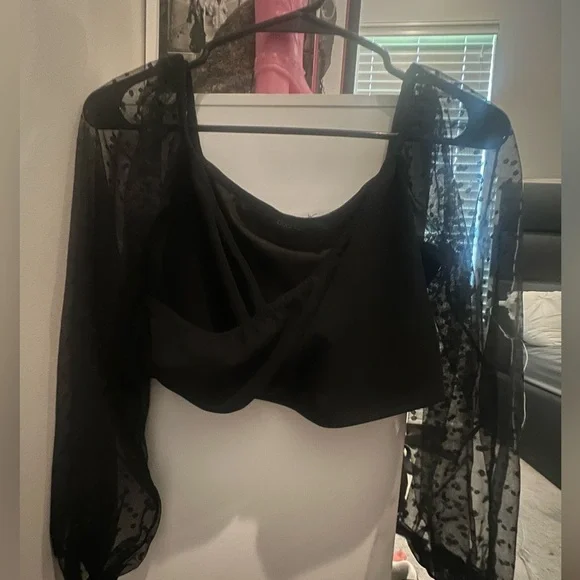 BOOHOO CROPPED BLACK POLKA DOT LONG SLEEVE TOP - Picture 2 of 3